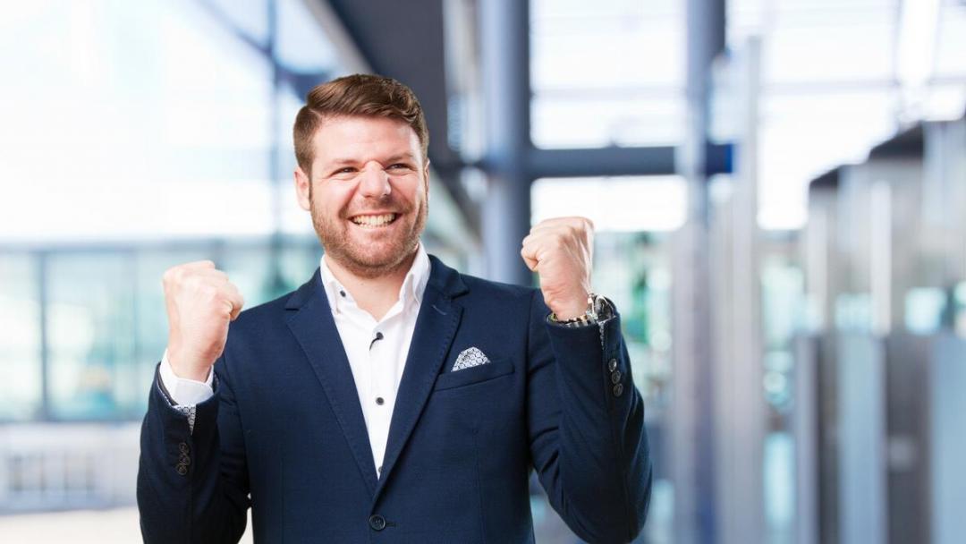 Studenti durante una sessione di apprendimento pratico sulla gestione delle eccedenze